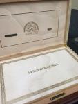 H. Upmann Replica de Humidor Antiguo packaging